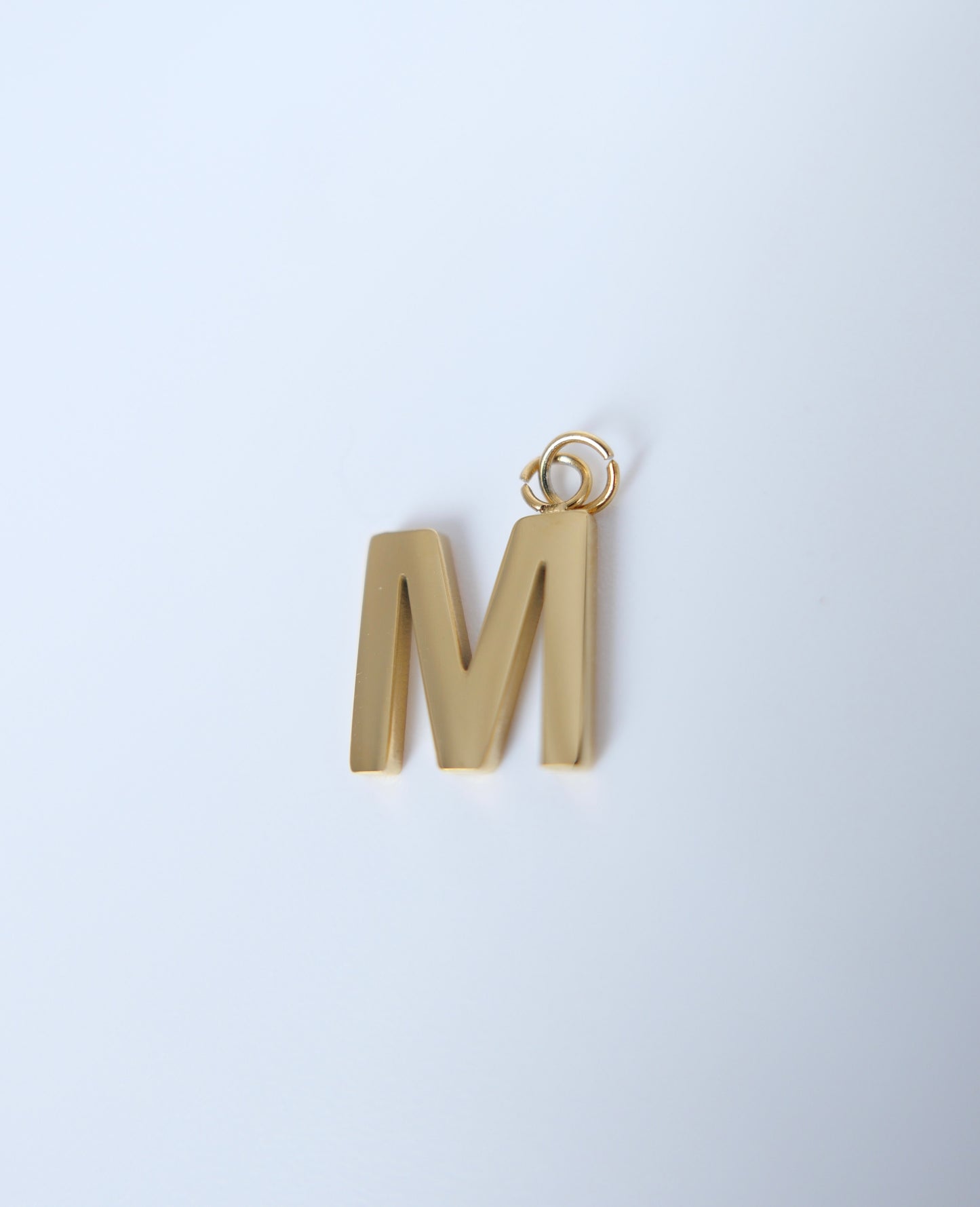 Lettre M charm