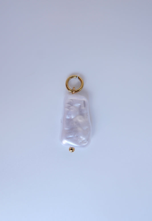 Pearl charm 28