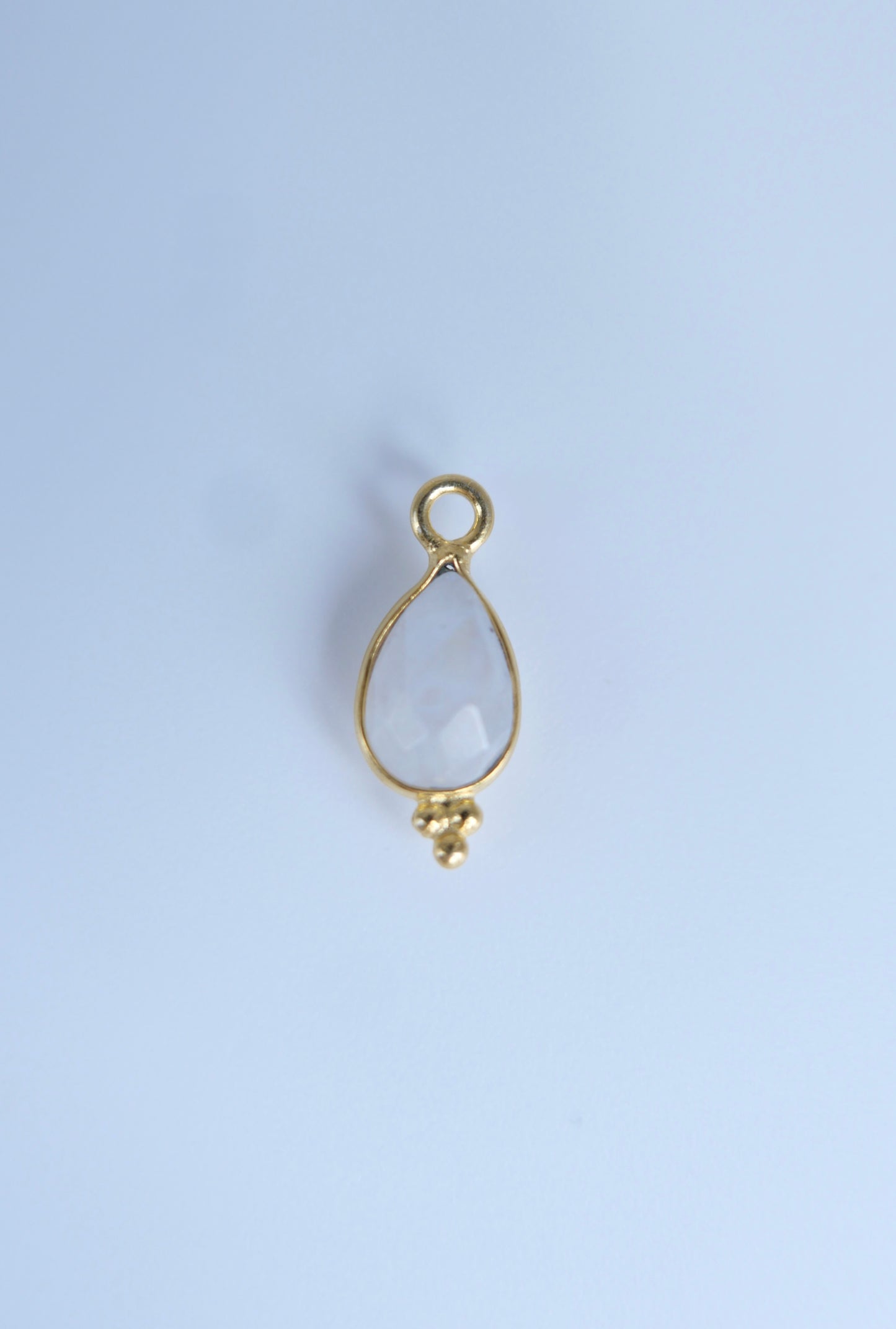 Goutte sertie blanc 41