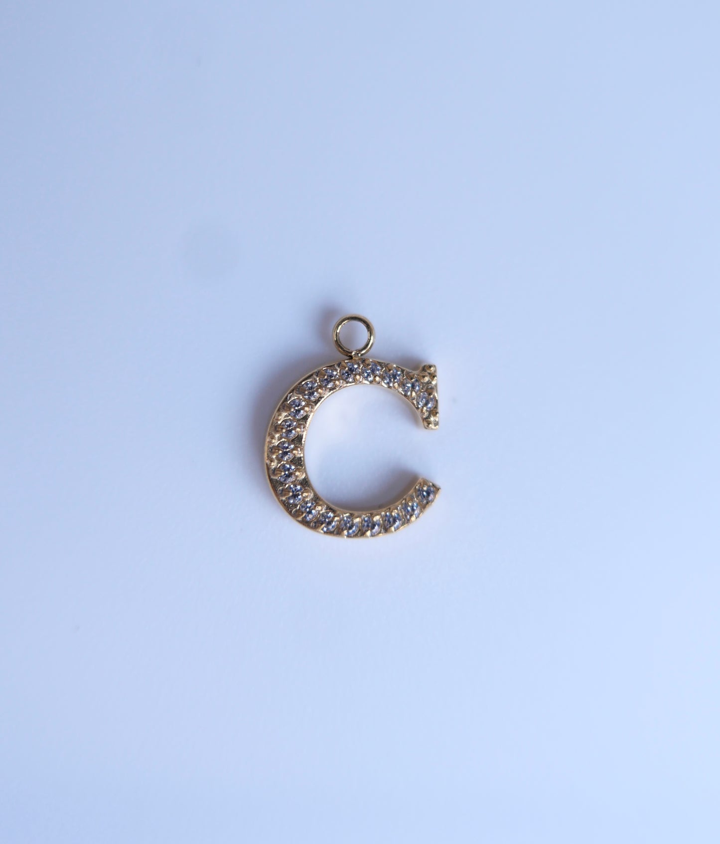 Lettre diamants C large 52